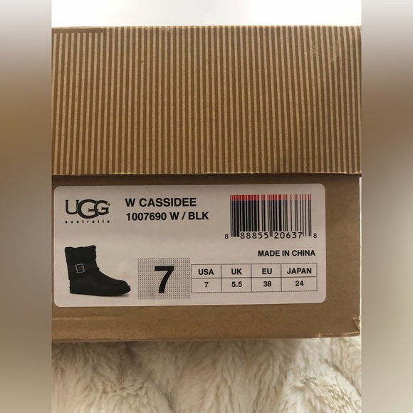 Authentic black UGG Australia Cassidee size 7 USA. - Picture 6 of 14
